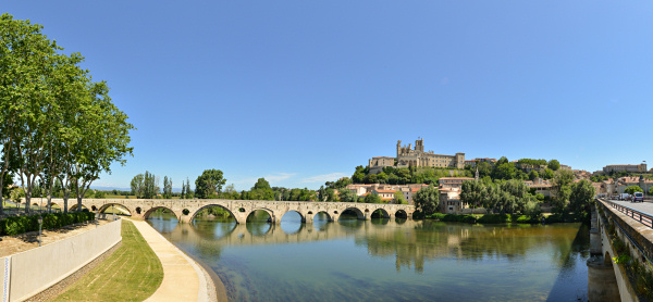 Pont Vieux und
                                            Kathedrale Saint Nazaire